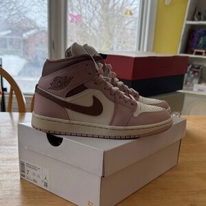 Nike Air Jordan 1 Mid in Pink and White